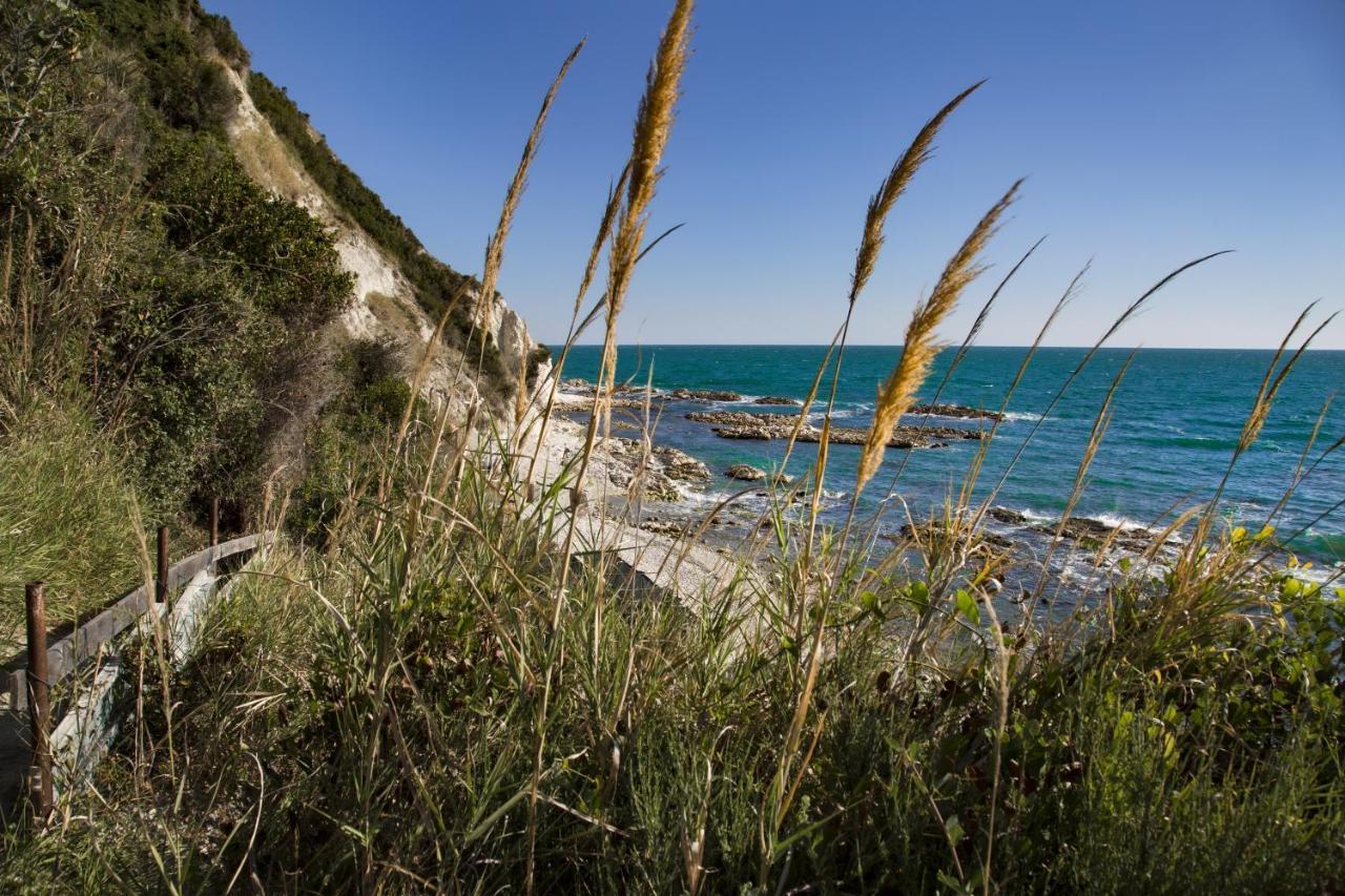 Apartamento Brezza Del Conero Ancona Exterior foto